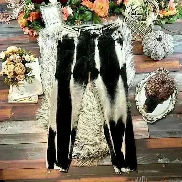 Vervet Haylie High Rise Tie Dyed Crop Skinny  Raw-Edge Jeans, Black/Grey - Picture 2 of 10